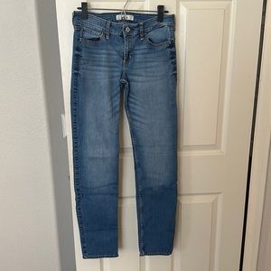 Hollister medium wash straight jeans (size 28/7R)